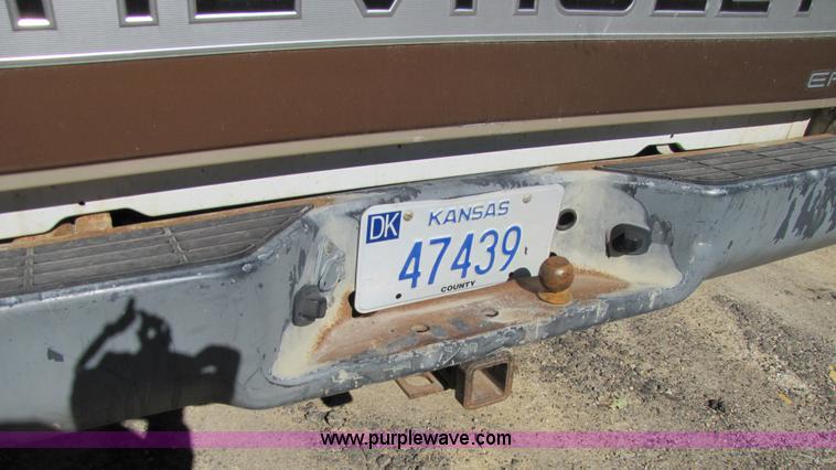 image for item 5132 1993 Chevrolet 1500 pickup