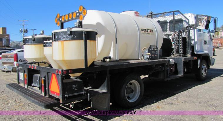 image for item 5134 1998 Isuzu FRR 2.5-ton spray truck