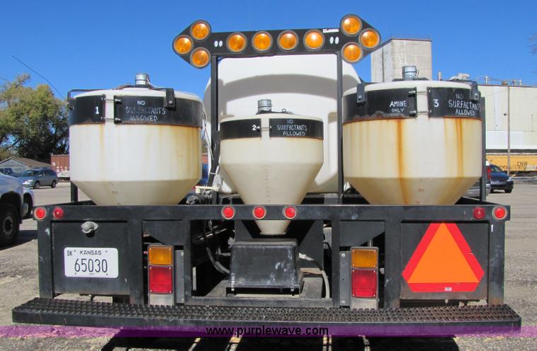 image for item 5134 1998 Isuzu FRR 2.5-ton spray truck