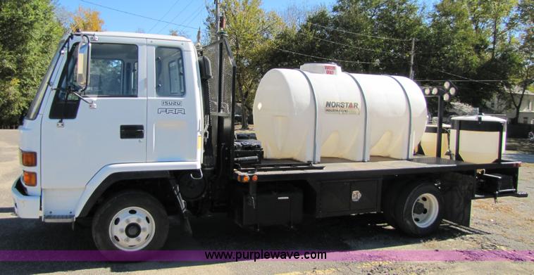 image for item 5134 1998 Isuzu FRR 2.5-ton spray truck
