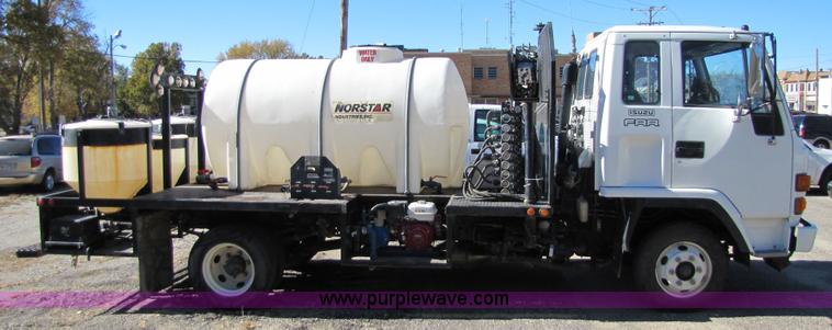 image for item 5134 1998 Isuzu FRR 2.5-ton spray truck
