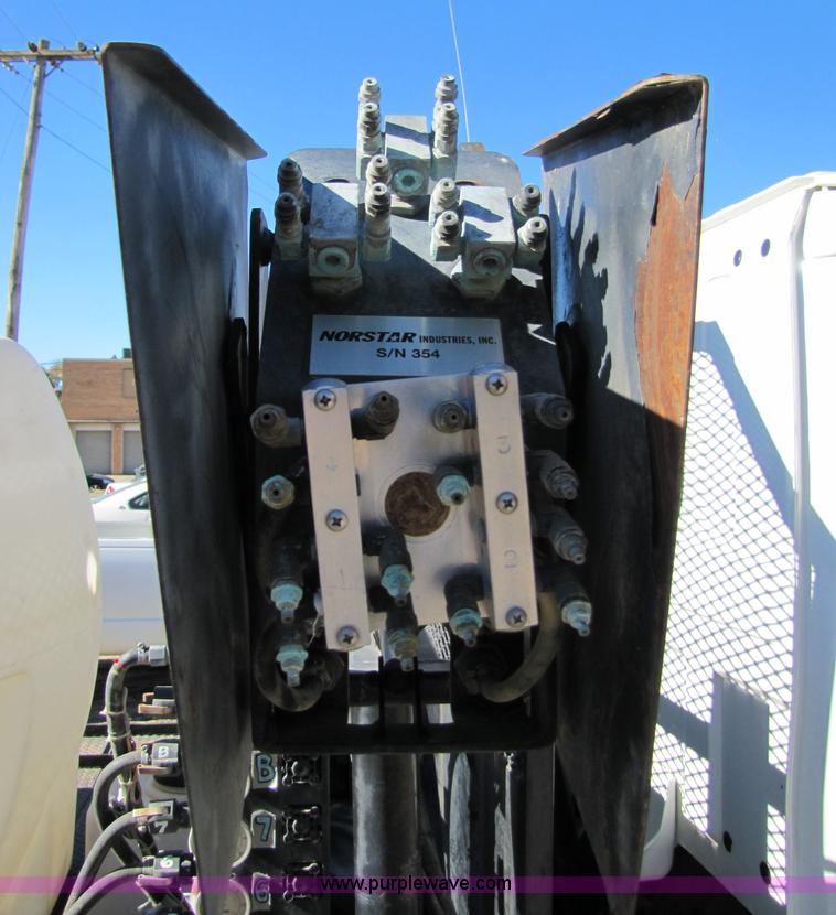 image for item 5134 1998 Isuzu FRR 2.5-ton spray truck