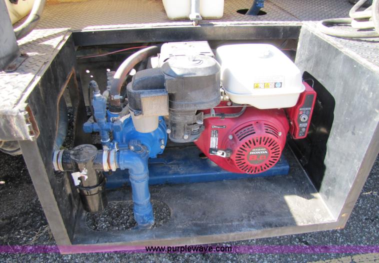 image for item 5134 1998 Isuzu FRR 2.5-ton spray truck