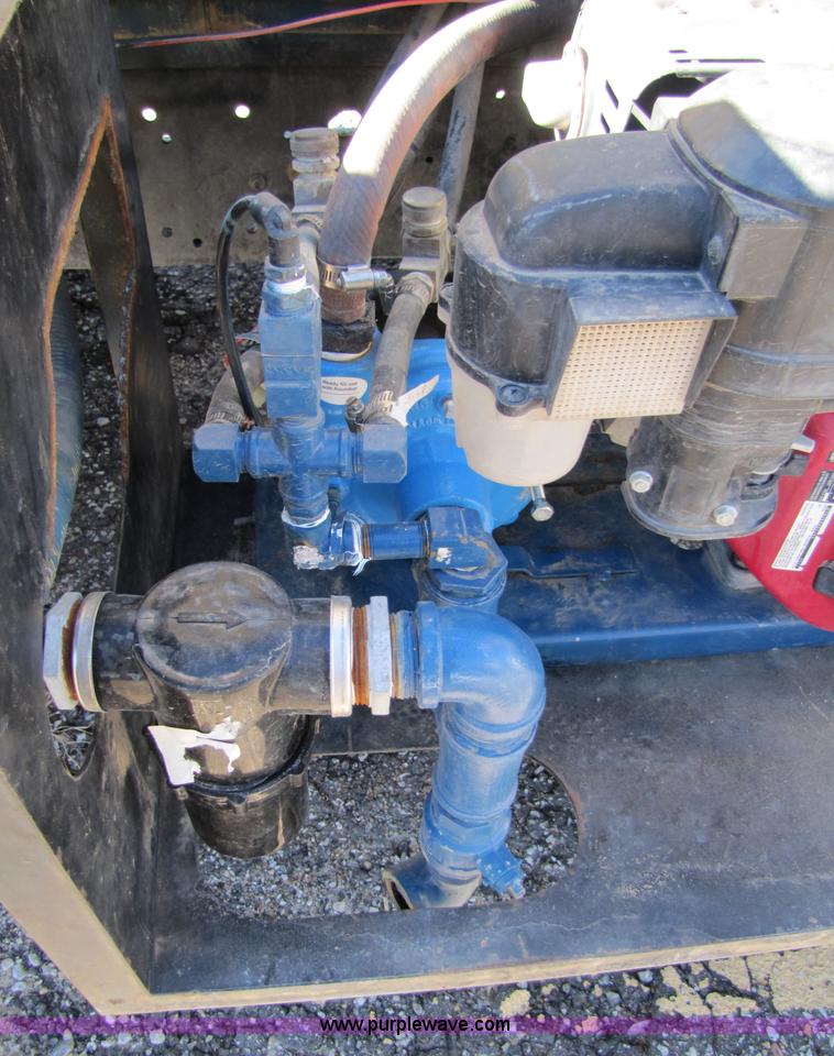 image for item 5134 1998 Isuzu FRR 2.5-ton spray truck