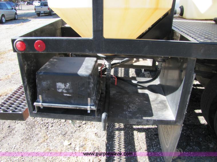 image for item 5134 1998 Isuzu FRR 2.5-ton spray truck