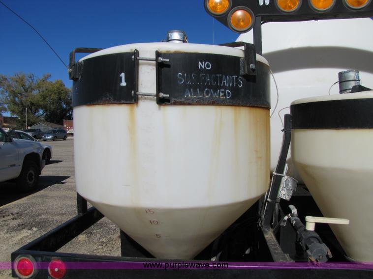 image for item 5134 1998 Isuzu FRR 2.5-ton spray truck