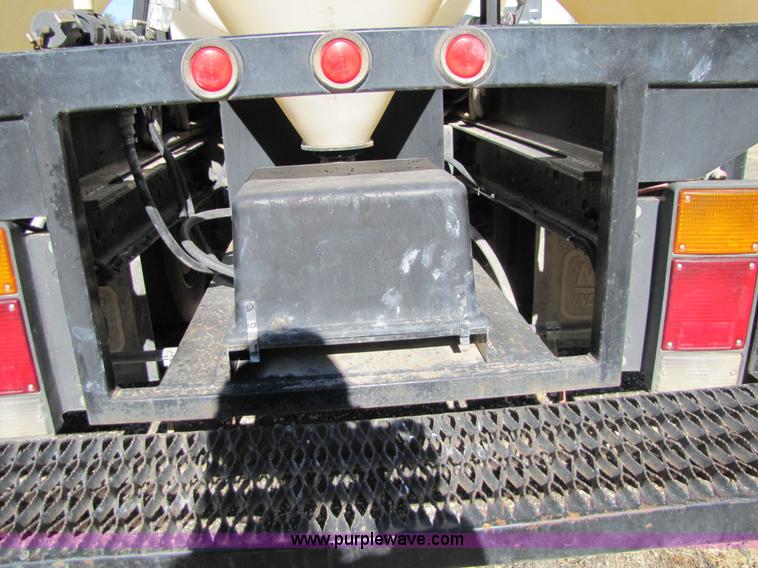 image for item 5134 1998 Isuzu FRR 2.5-ton spray truck