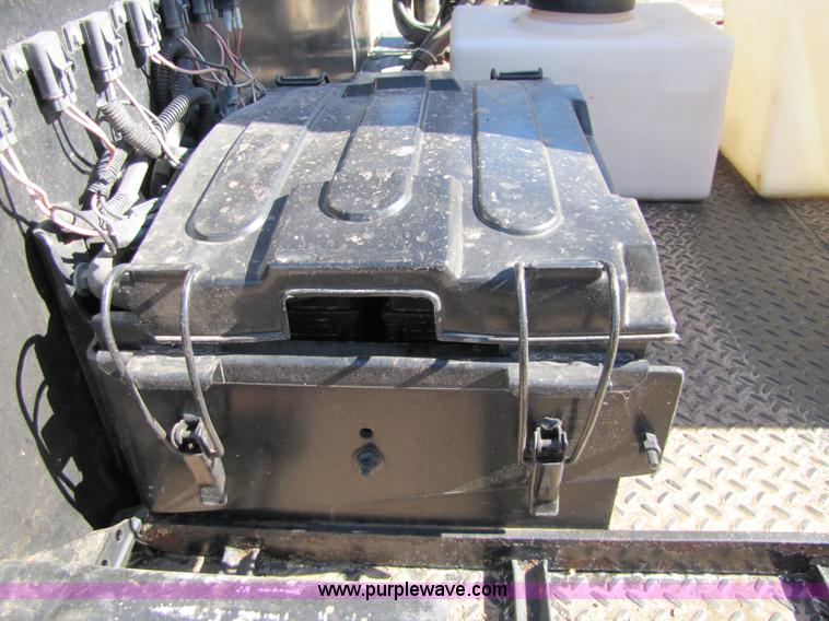 image for item 5134 1998 Isuzu FRR 2.5-ton spray truck