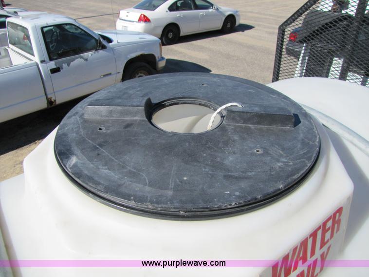 image for item 5134 1998 Isuzu FRR 2.5-ton spray truck