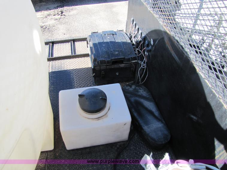 image for item 5134 1998 Isuzu FRR 2.5-ton spray truck