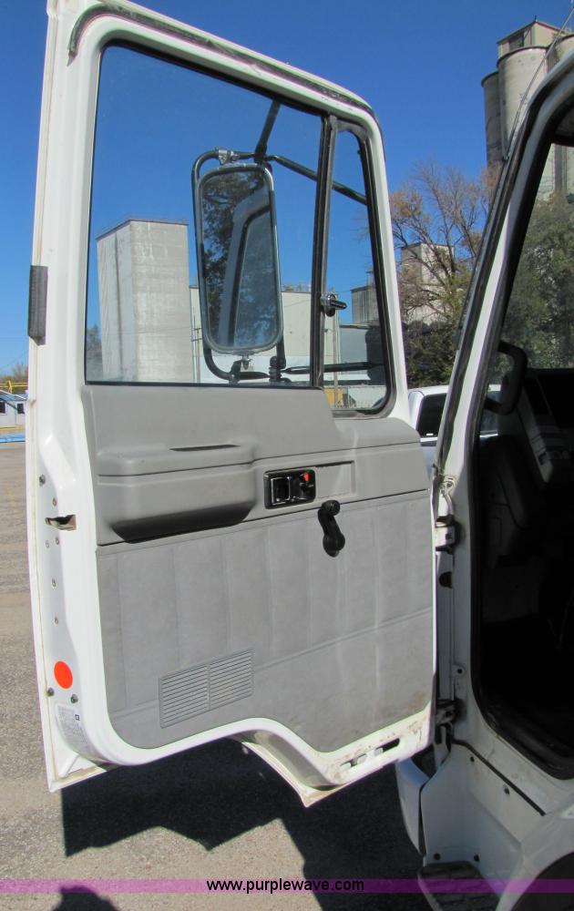 image for item 5134 1998 Isuzu FRR 2.5-ton spray truck