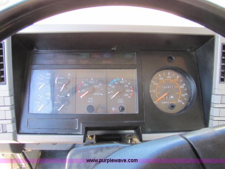 image for item 5134 1998 Isuzu FRR 2.5-ton spray truck