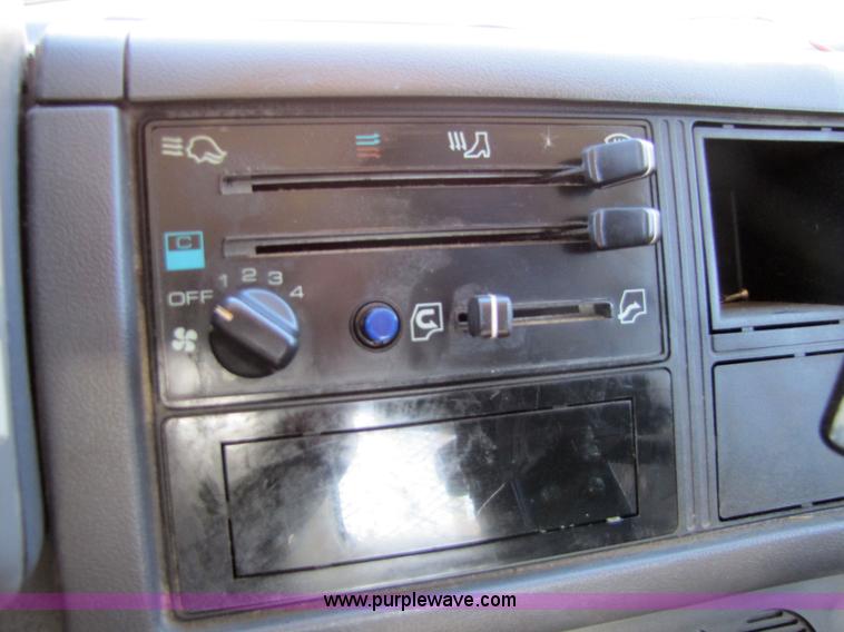 image for item 5134 1998 Isuzu FRR 2.5-ton spray truck