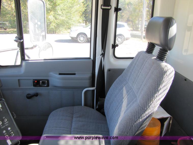 image for item 5134 1998 Isuzu FRR 2.5-ton spray truck