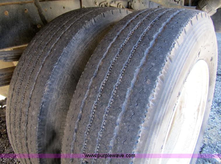 image for item 5134 1998 Isuzu FRR 2.5-ton spray truck