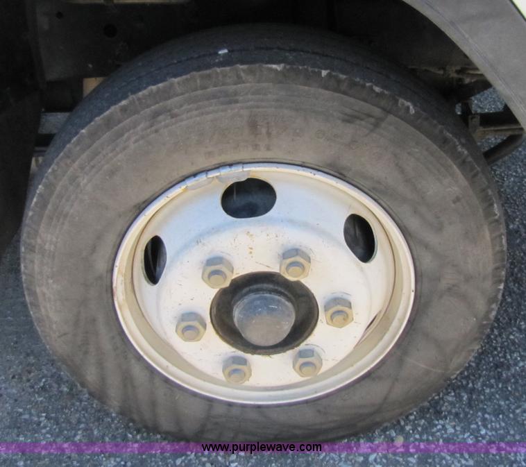 image for item 5134 1998 Isuzu FRR 2.5-ton spray truck