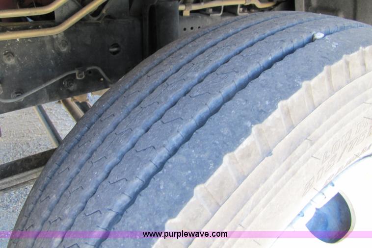 image for item 5134 1998 Isuzu FRR 2.5-ton spray truck