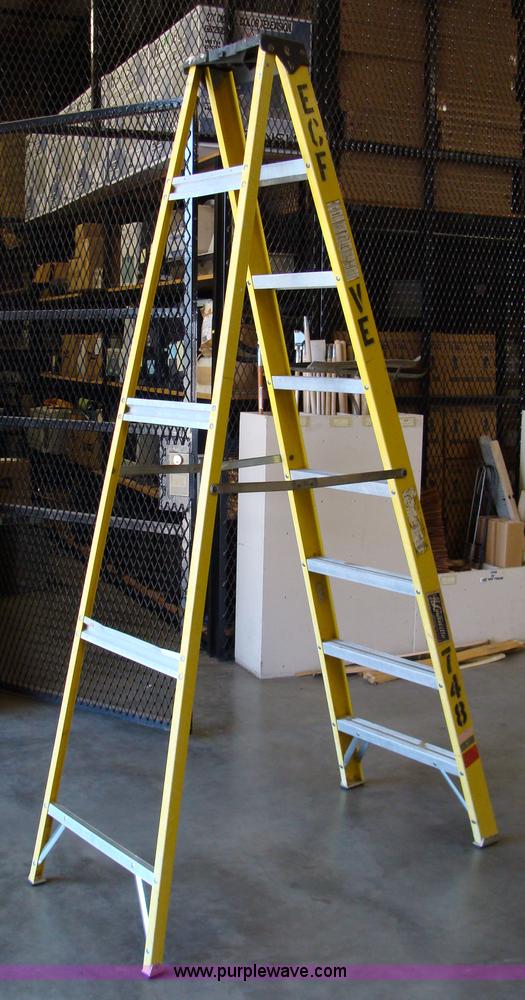 image for item 5181 12' fiberglass ladder