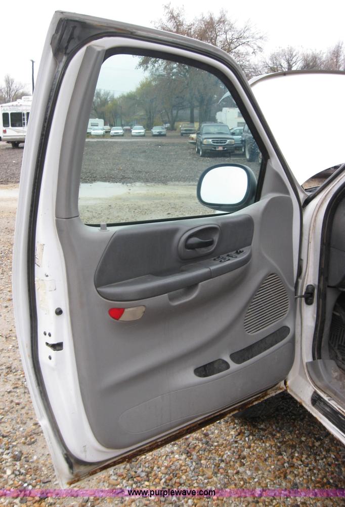 image for item 5232 2000 Ford F150 pickup truck