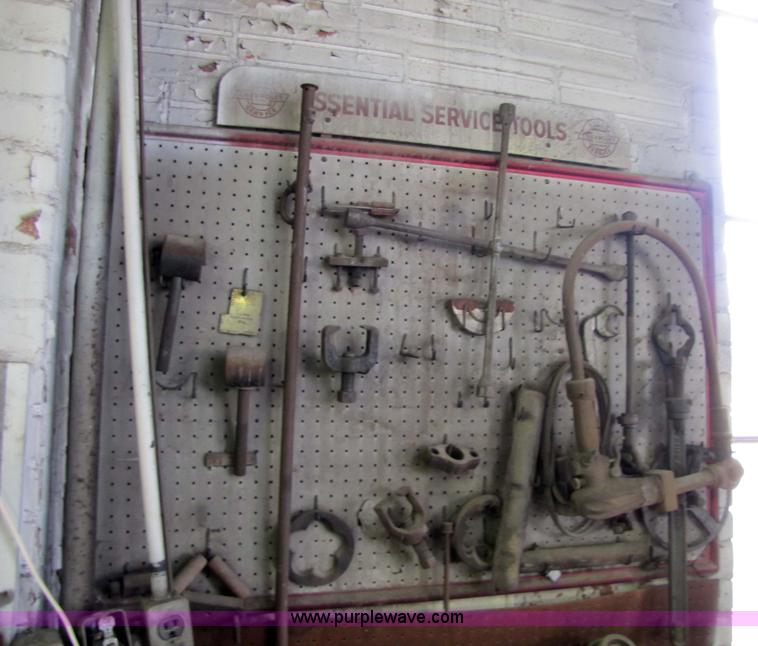 image for item 5305 Large assortment of 1950's and 1960's Chevrolet specialty tools