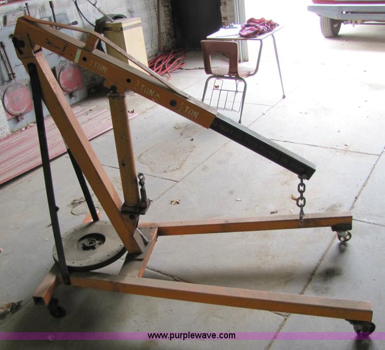 image for item 5311 One-ton cherry picker