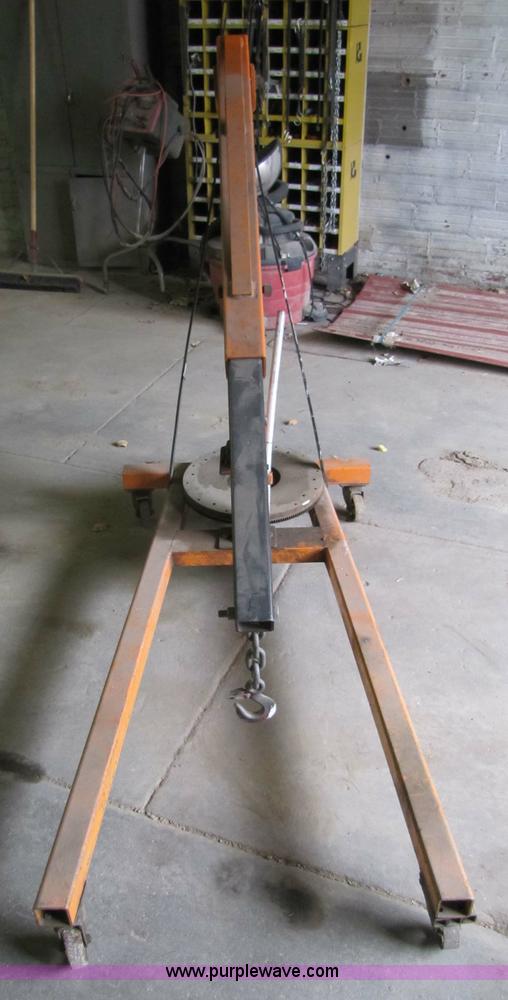 image for item 5311 One-ton cherry picker