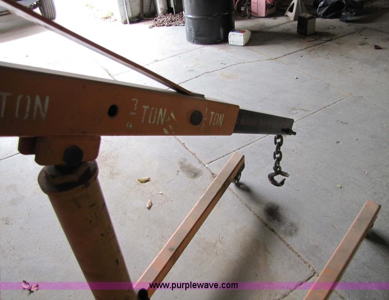 image for item 5311 One-ton cherry picker