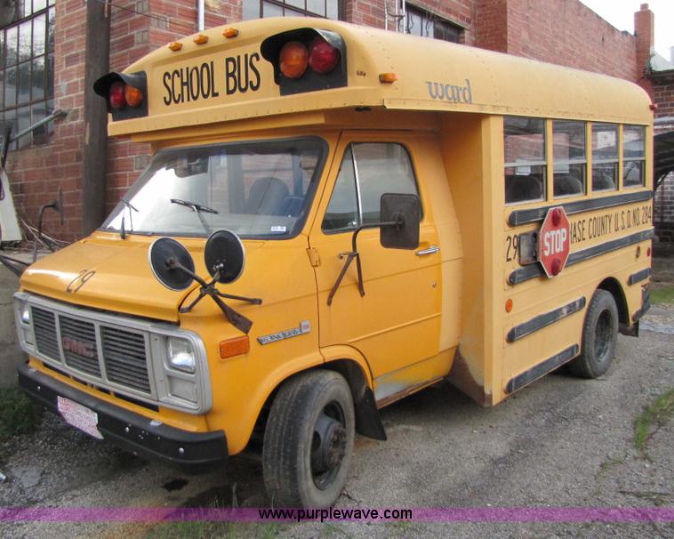 image for item 5318 1989 Chevrolet Vandura G3500 22 passenger bus