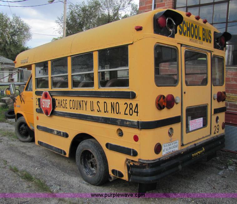 image for item 5318 1989 Chevrolet Vandura G3500 22 passenger bus