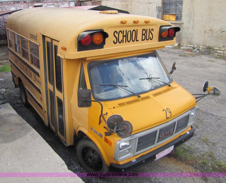 image for item 5318 1989 Chevrolet Vandura G3500 22 passenger bus