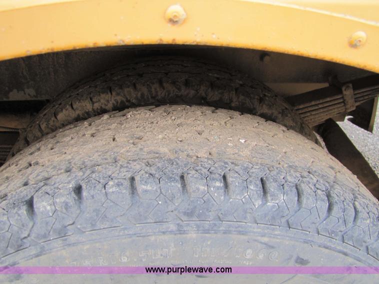 image for item 5318 1989 Chevrolet Vandura G3500 22 passenger bus