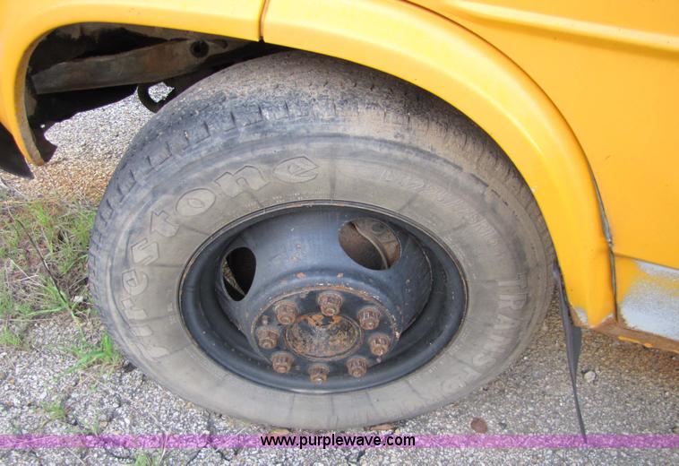 image for item 5318 1989 Chevrolet Vandura G3500 22 passenger bus