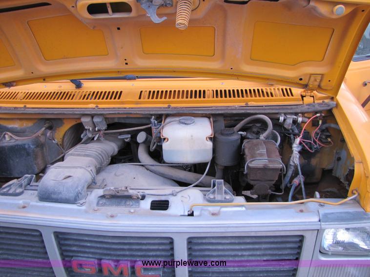 image for item 5318 1989 Chevrolet Vandura G3500 22 passenger bus