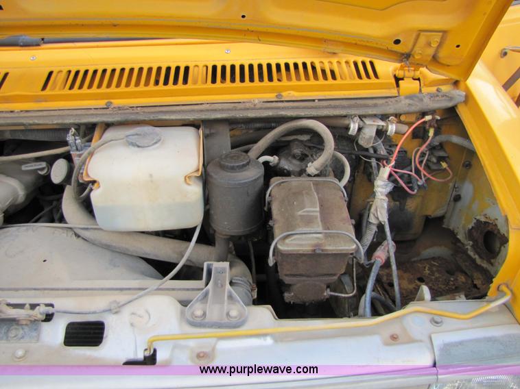 image for item 5318 1989 Chevrolet Vandura G3500 22 passenger bus