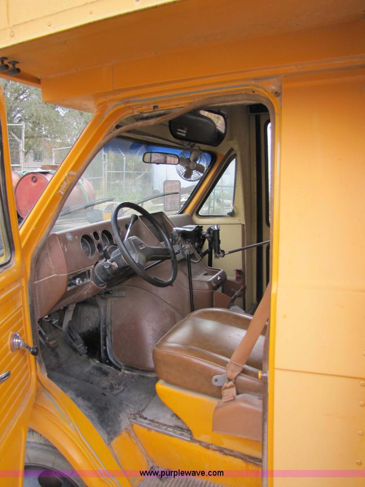 image for item 5318 1989 Chevrolet Vandura G3500 22 passenger bus