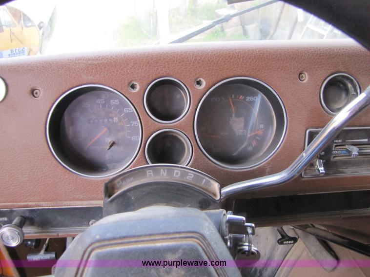 image for item 5318 1989 Chevrolet Vandura G3500 22 passenger bus