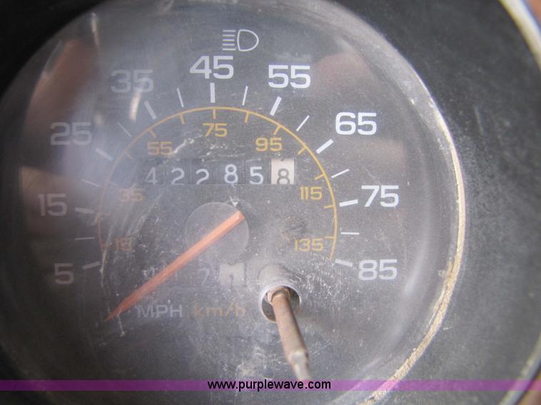 image for item 5318 1989 Chevrolet Vandura G3500 22 passenger bus