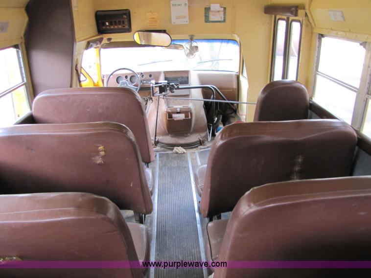 image for item 5318 1989 Chevrolet Vandura G3500 22 passenger bus