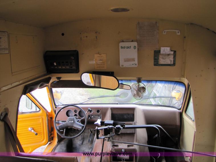 image for item 5318 1989 Chevrolet Vandura G3500 22 passenger bus