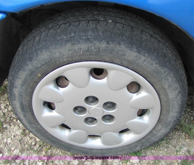 image for item 5319 1998 Dodge Neon