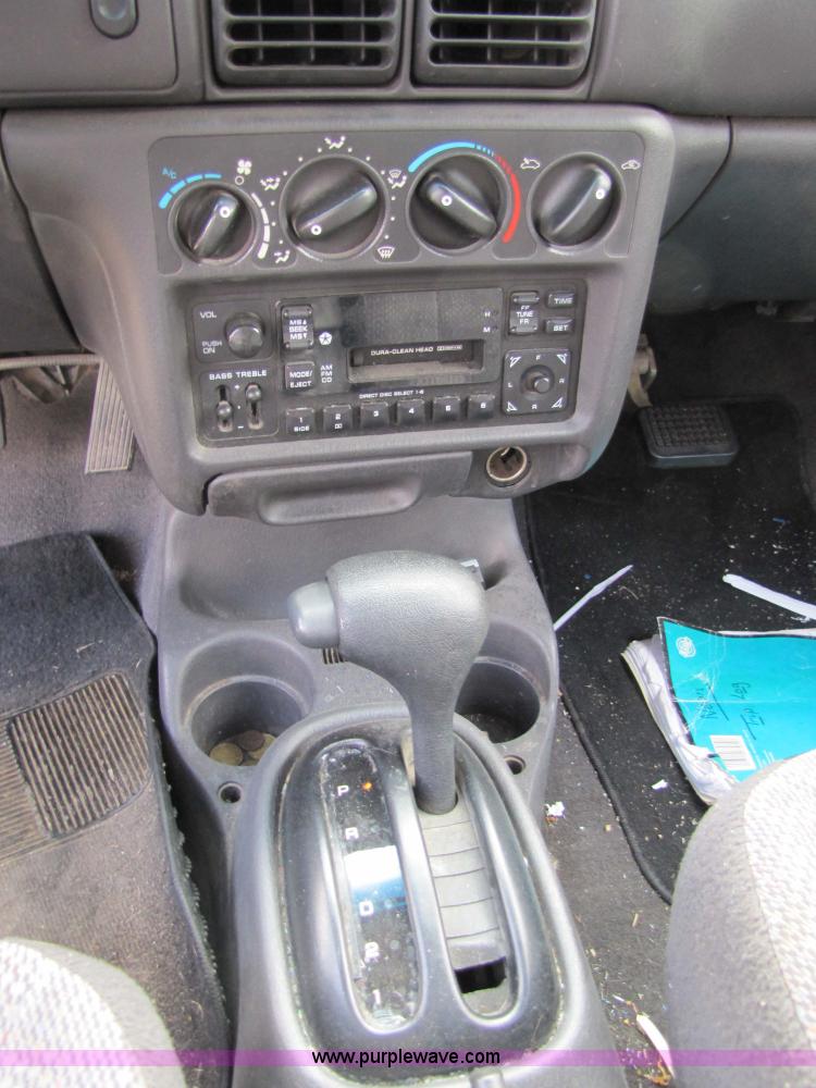 image for item 5319 1998 Dodge Neon