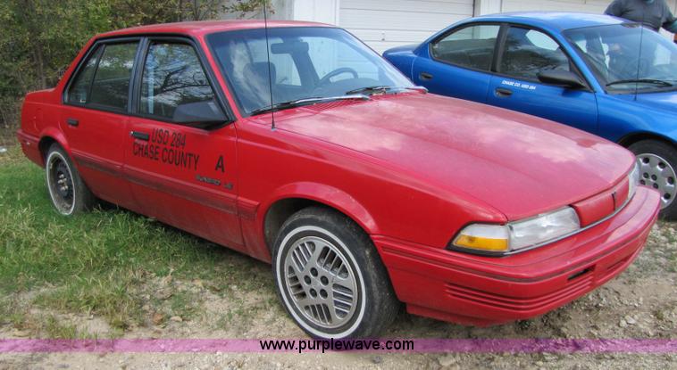 image for item 5320 1993 Pontiac Sunfire LE