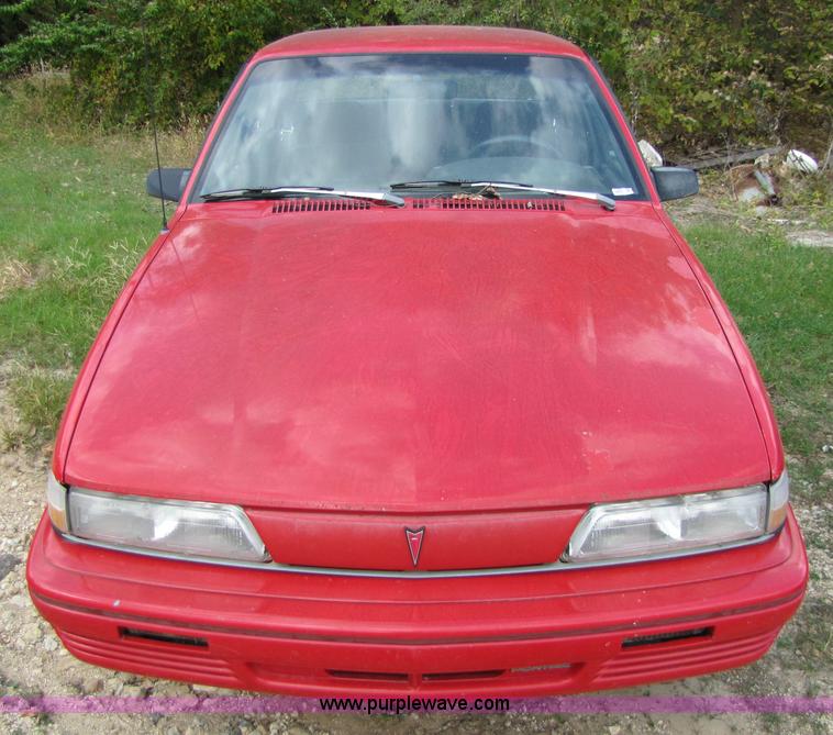 image for item 5320 1993 Pontiac Sunfire LE