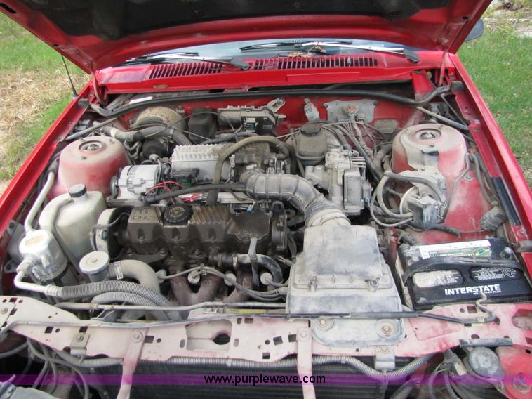 image for item 5320 1993 Pontiac Sunfire LE