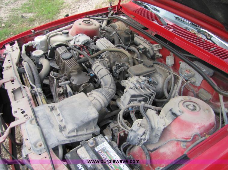 image for item 5320 1993 Pontiac Sunfire LE
