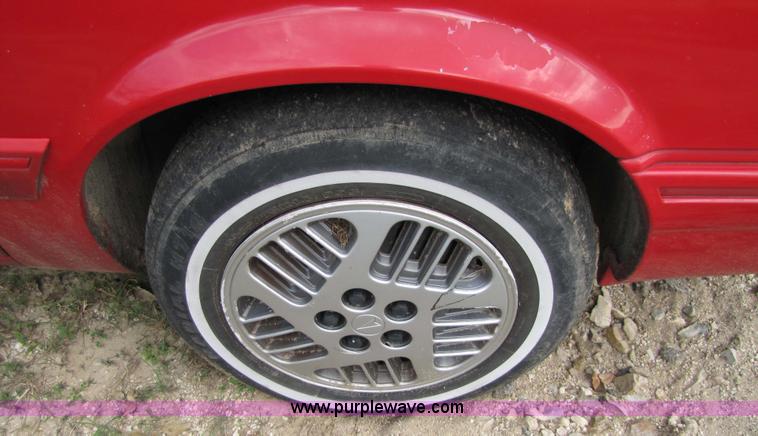 image for item 5320 1993 Pontiac Sunfire LE