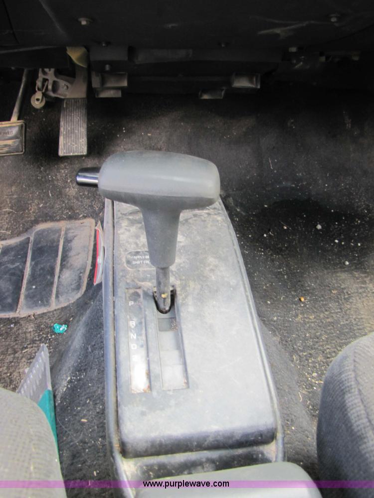 image for item 5320 1993 Pontiac Sunfire LE