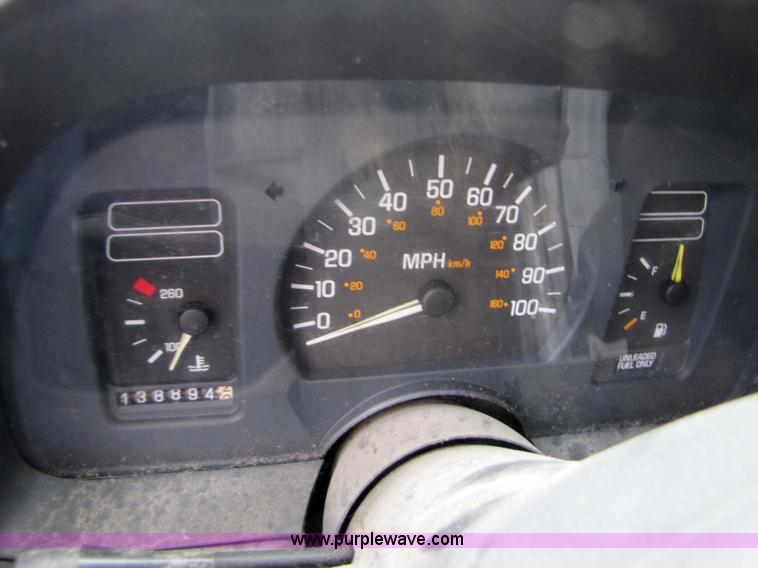 image for item 5320 1993 Pontiac Sunfire LE