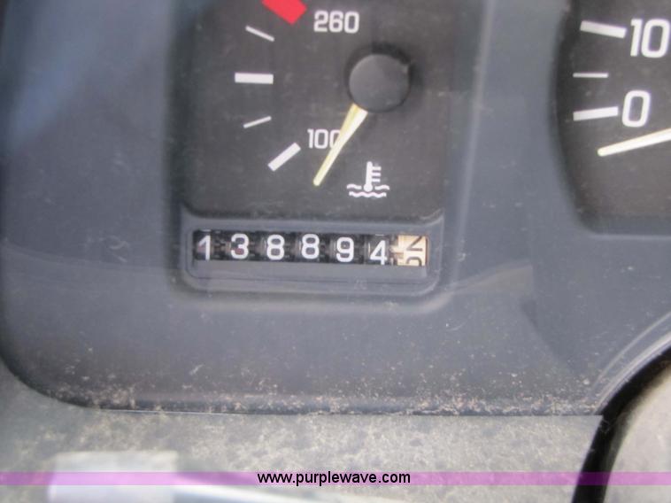 image for item 5320 1993 Pontiac Sunfire LE