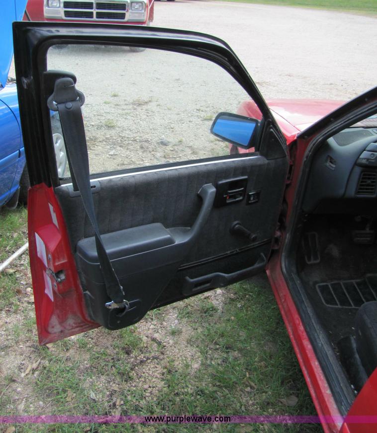 image for item 5320 1993 Pontiac Sunfire LE